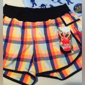 VGUC Lululemon Seawheeze limited edition tracker shorts